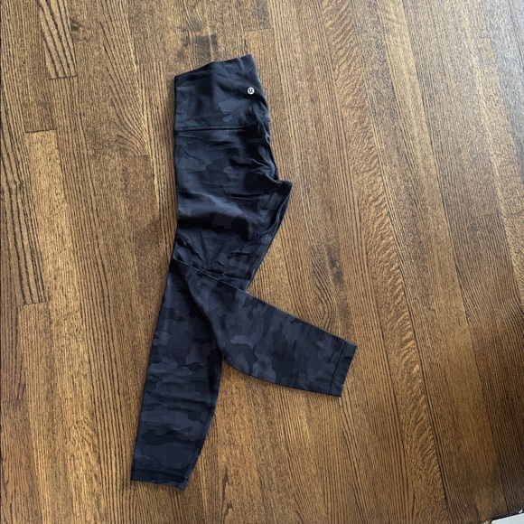 Lululemon camo Align Leggings - size 6, 25in inseam - Picture 2 of 4